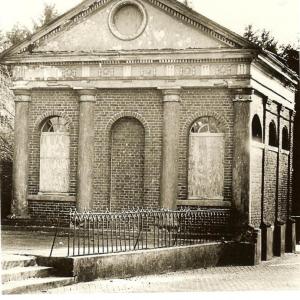 De Missiekapel in verval omstreeks 1985