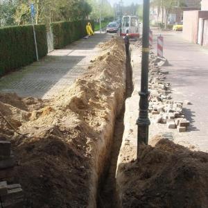 Graafwerkzaamheden voor de aanleg van nutsvoorzieningen in de Missiekapel april 2012