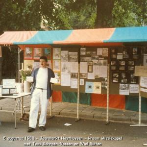 Aandacht vragen voor de Missiekapel tijdens de jaarmarkt in Heythuysen op 5 augustus 1988